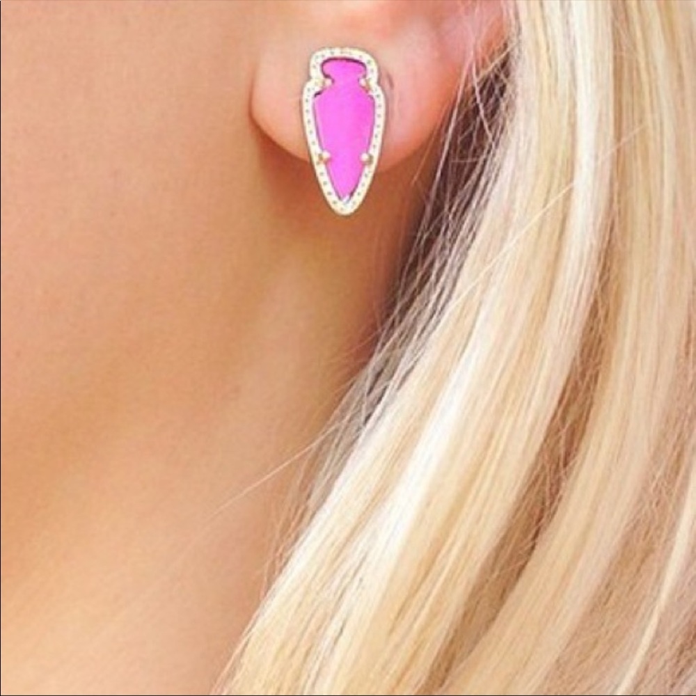 Kendra Scott Skylette stud. Magenta/gold